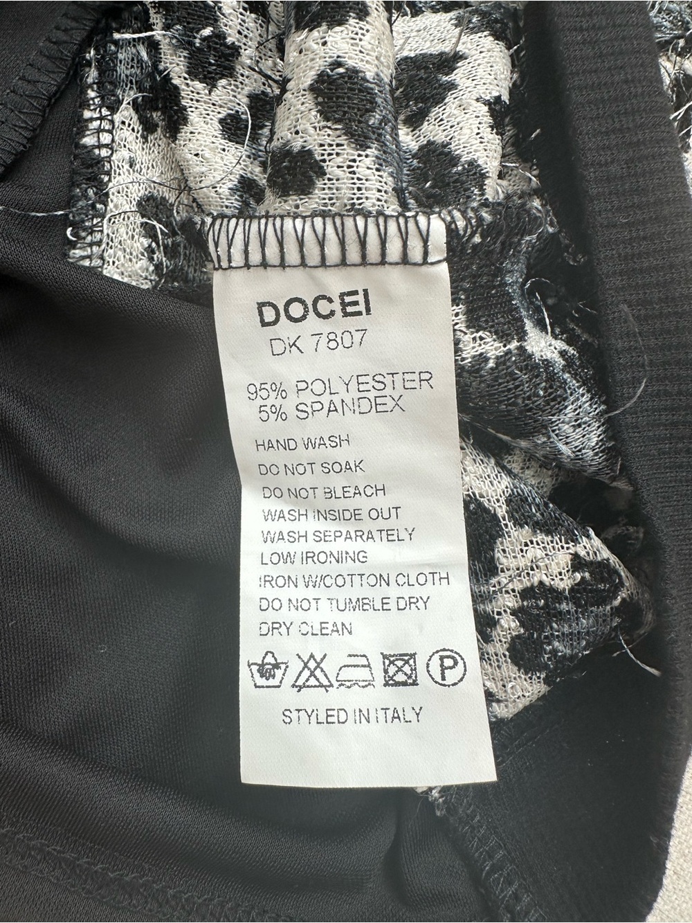 NWT DOCEI Black/White Eyelash Leopard Contrast Pleated Back Blouse Size S/M - Picture 3 of 9